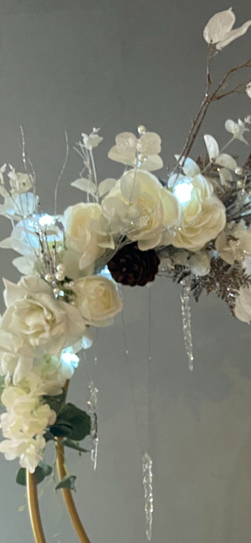 White flowers and crystal decorations on cake stand